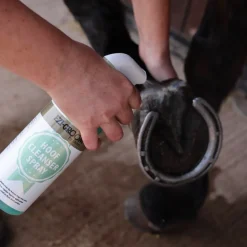 EZI-GROOM Hoof Cleanser Spray